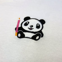 Carica l&#39;immagine nel visualizzatore di Gallery, P-shirt Pencil Panda - Logo sul cuore
