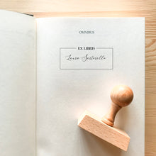 Carica l'immagine nel visualizzatore di Gallery, Timbro Ex libris personalizzato #1