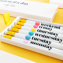 Carica l&#39;immagine nel visualizzatore di Gallery, Matite &quot;A pencil a day&quot; - Set da 6
